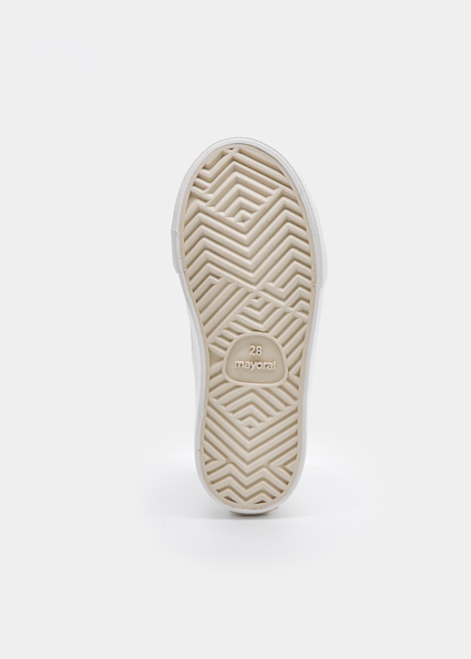 Scarpe sportive alte traforate