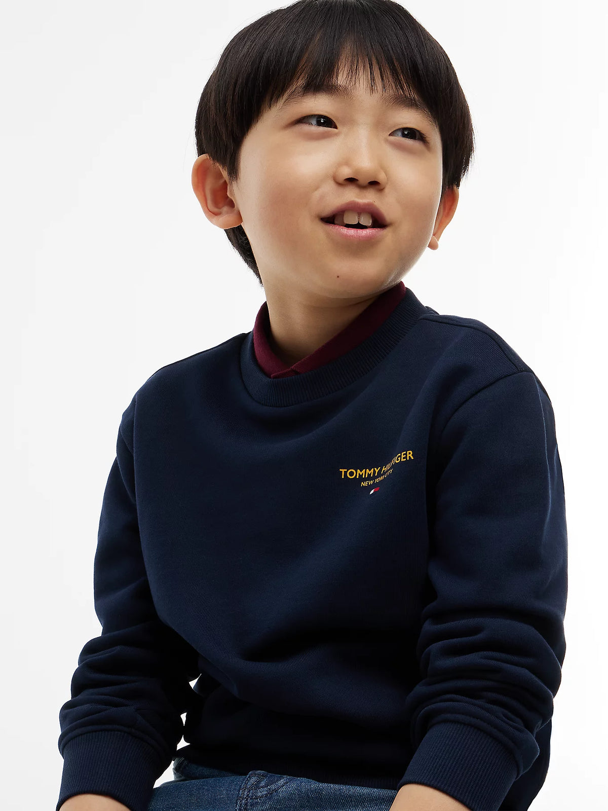 Pullover con logo e bandierina ricamata