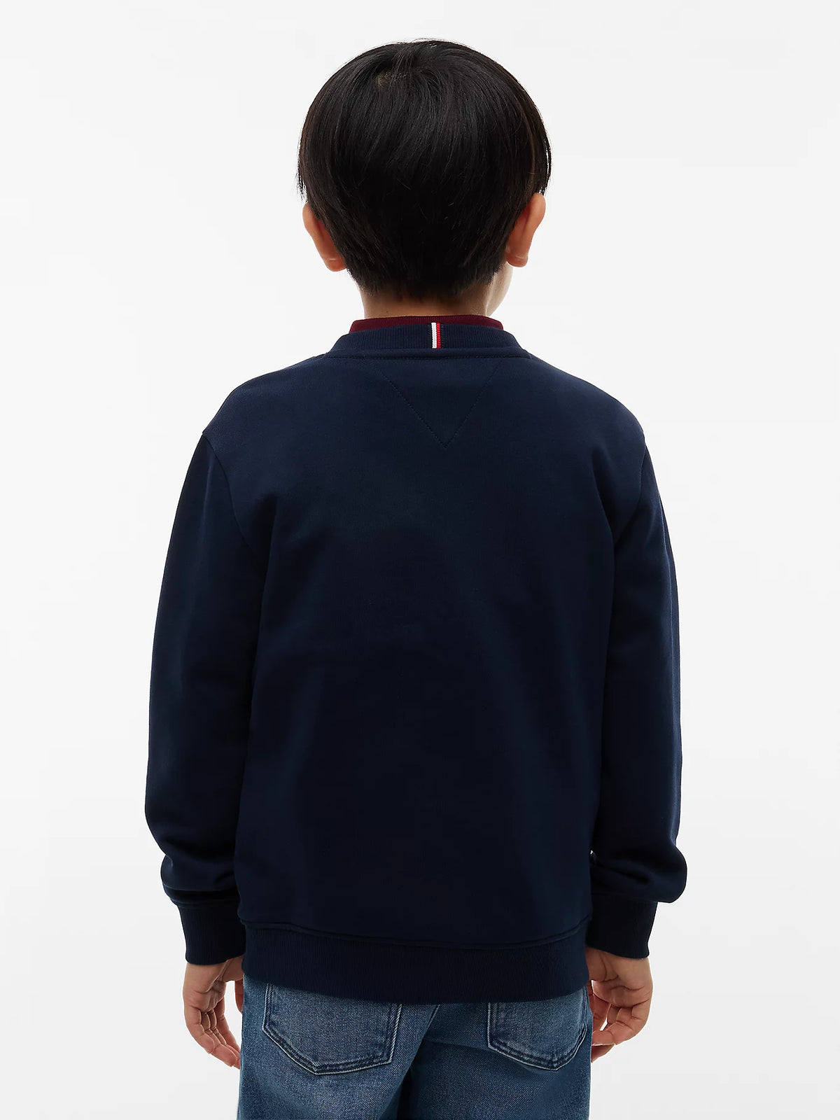 Pullover con logo e bandierina ricamata
